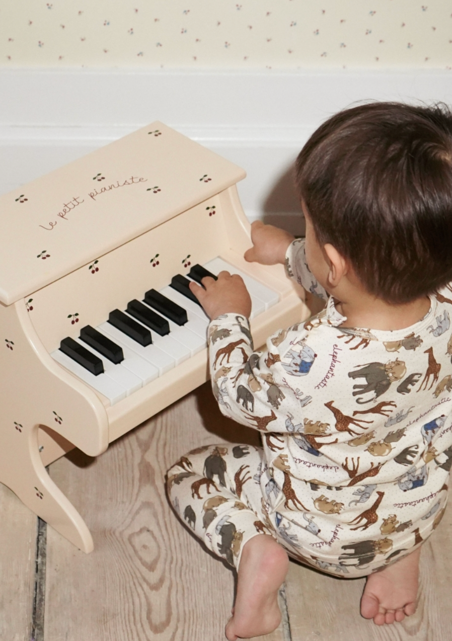 Petit piano en bois pour enfant Cerises Konges Slojd