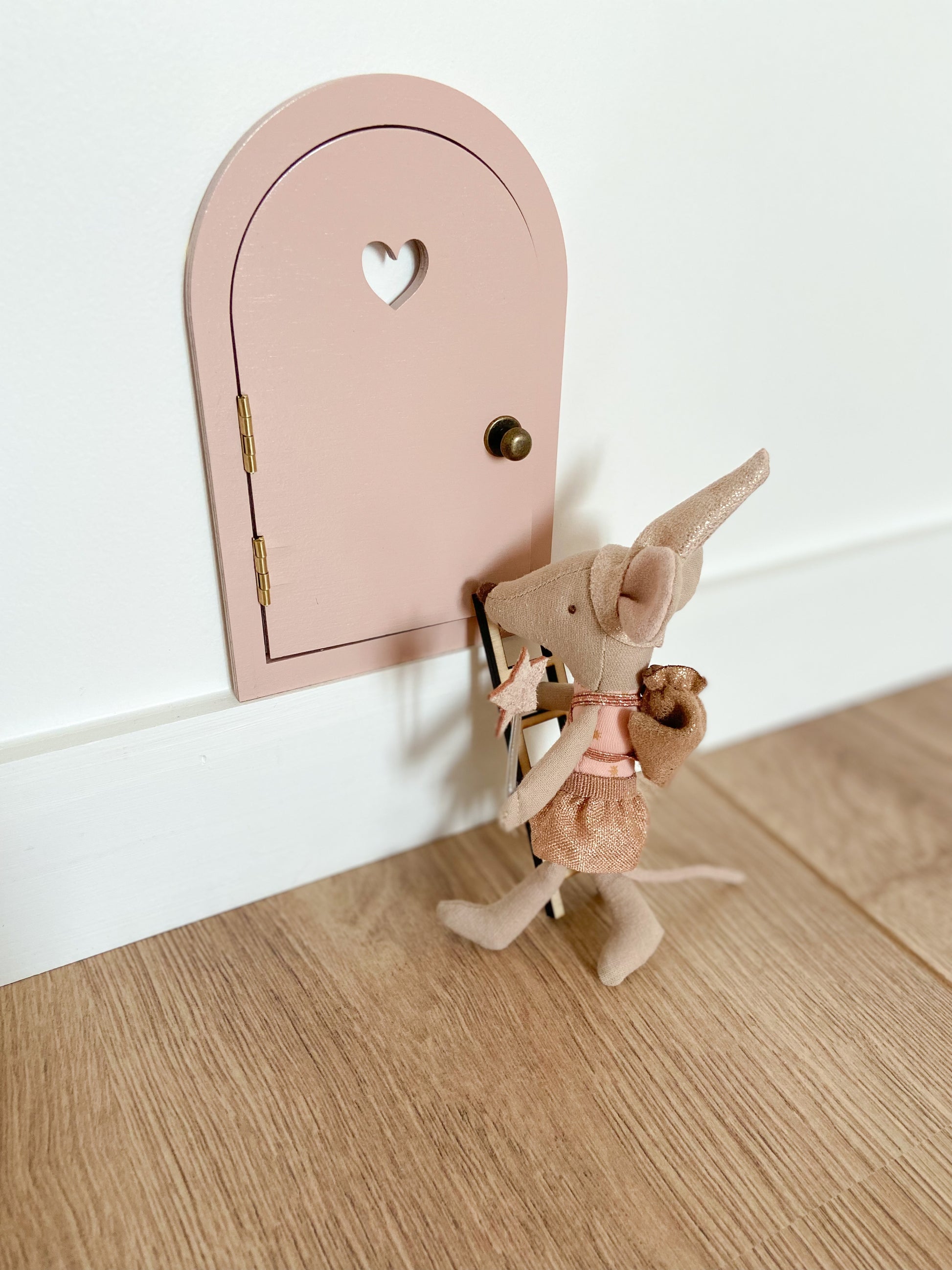 Petite porte magique en bois Fairy Door coeur rose