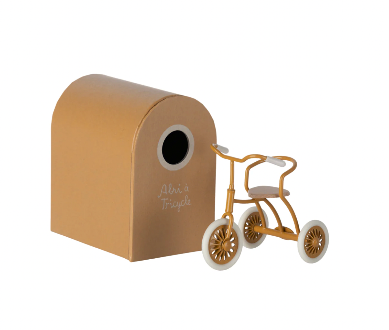 Tricycle dans son abri ocre Maileg